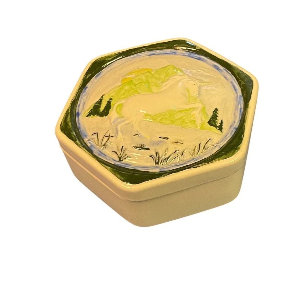 Vintage 1984 Ila Gene Moss Signed Ceramic Unicorn Trinket Box‎ Hexagon 4.5